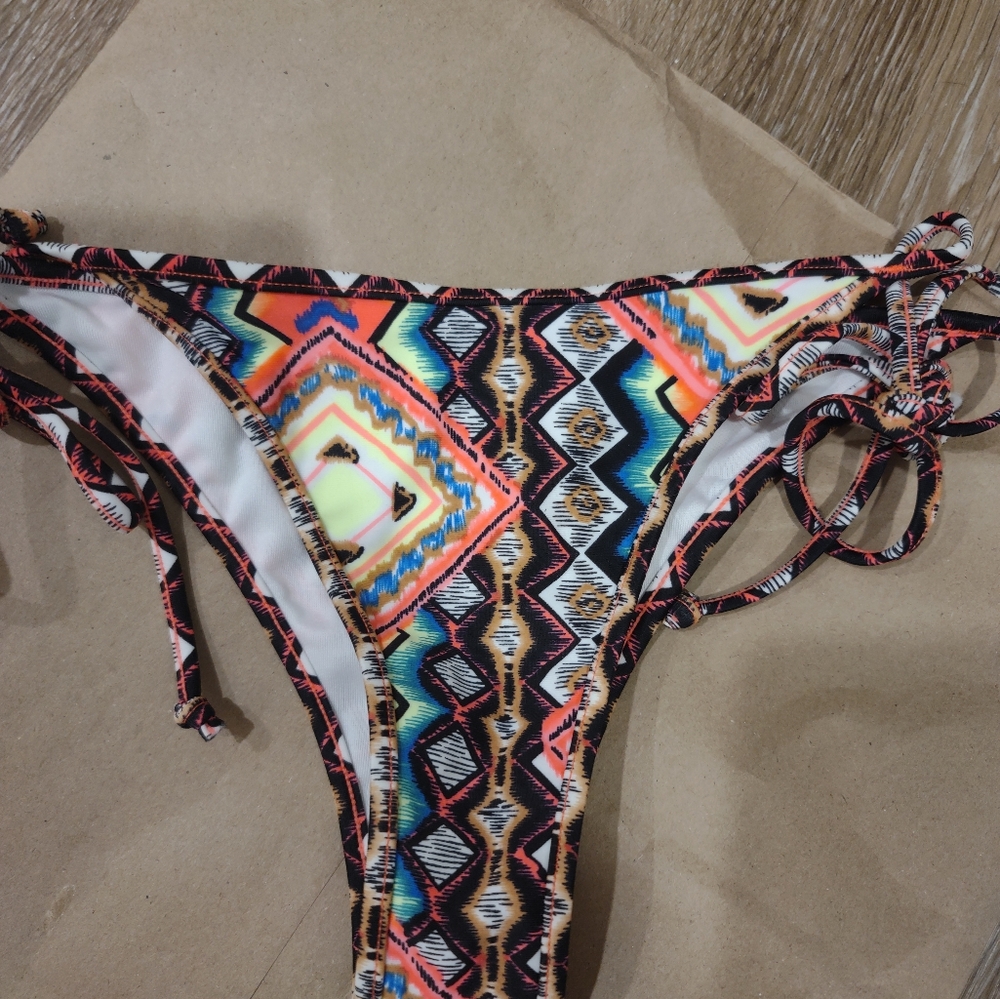 Small multicolored bikini bottoms Volcom